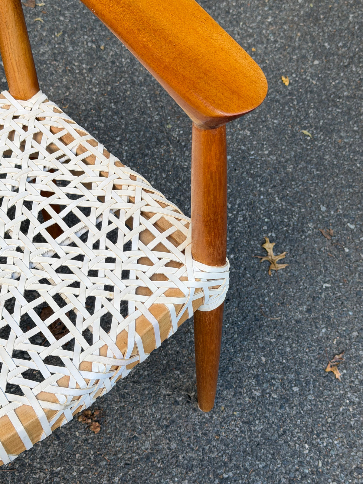 Safavieh New York Danish Modern Style Sculpted Wood & Woven Accent / Desk Chair