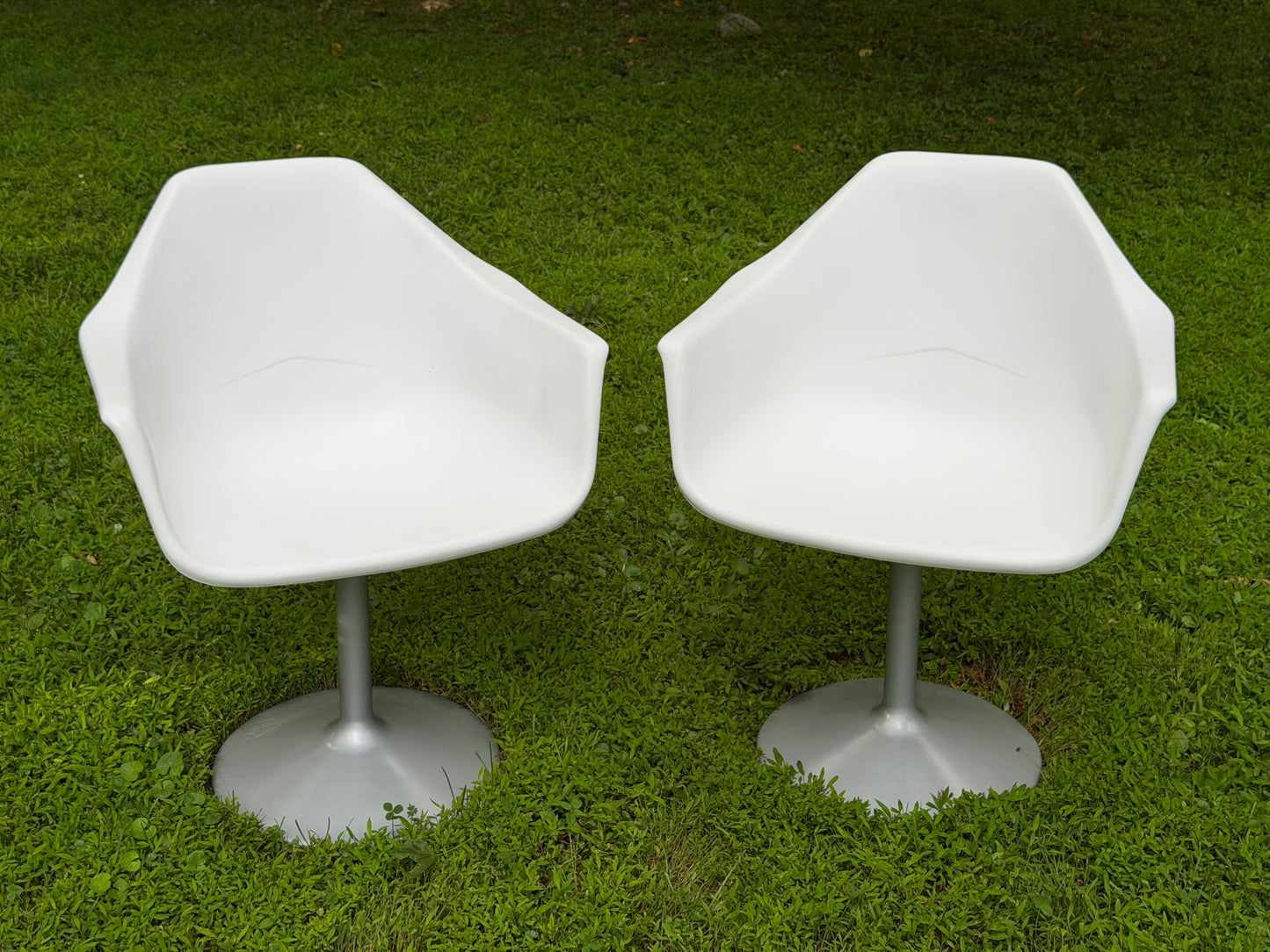 Pair of Vintage Eero Saarinen Style Swivel Tulip Chairs
