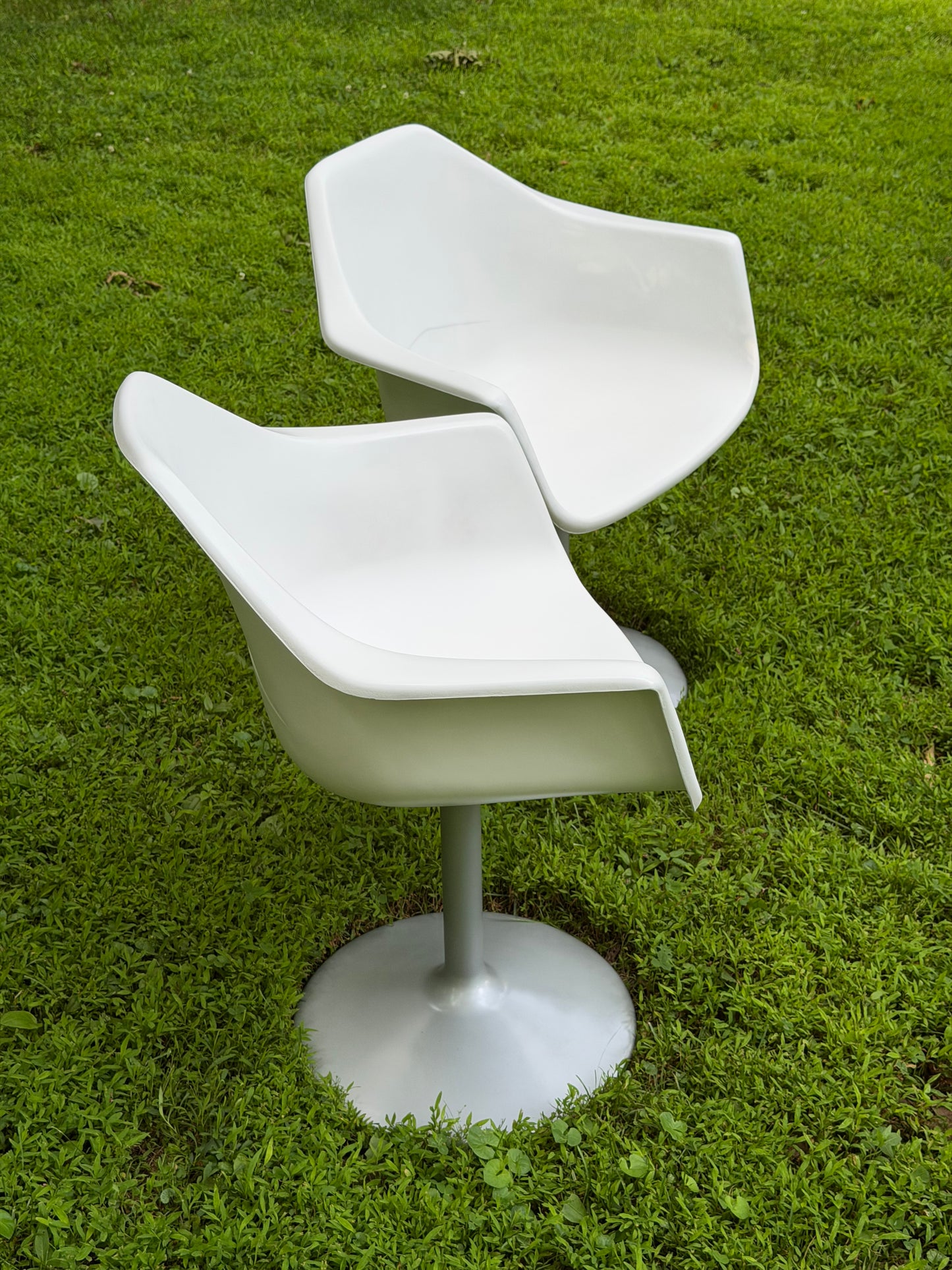 Pair of Vintage Eero Saarinen Style Swivel Tulip Chairs