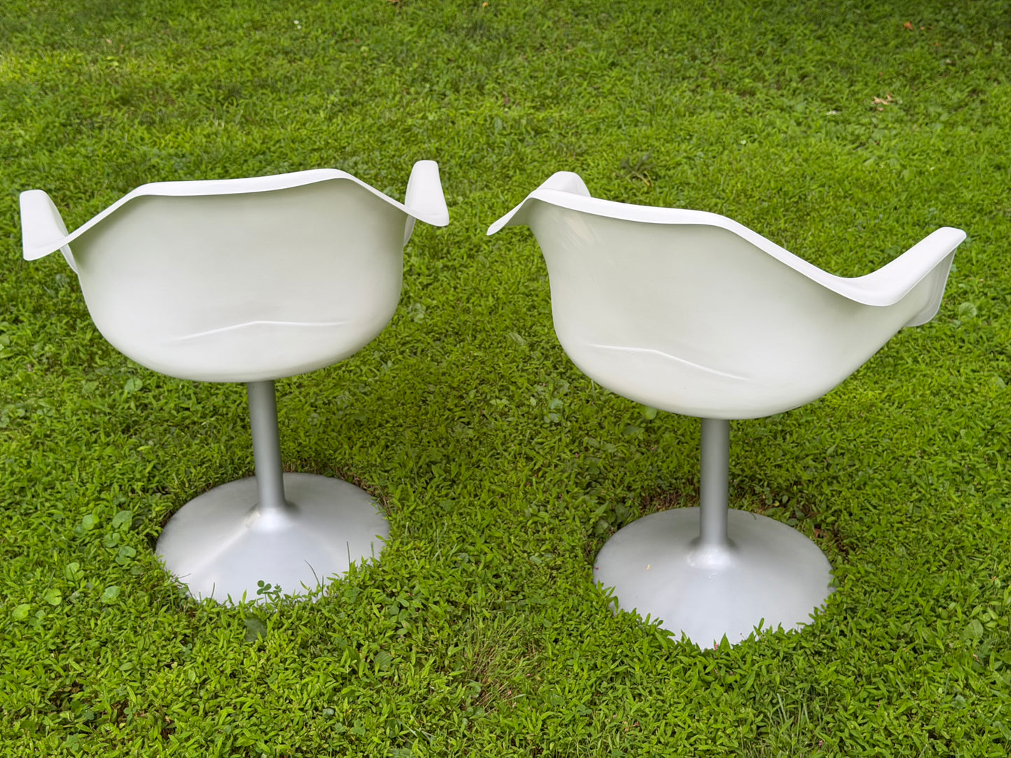 Pair of Vintage Eero Saarinen Style Swivel Tulip Chairs