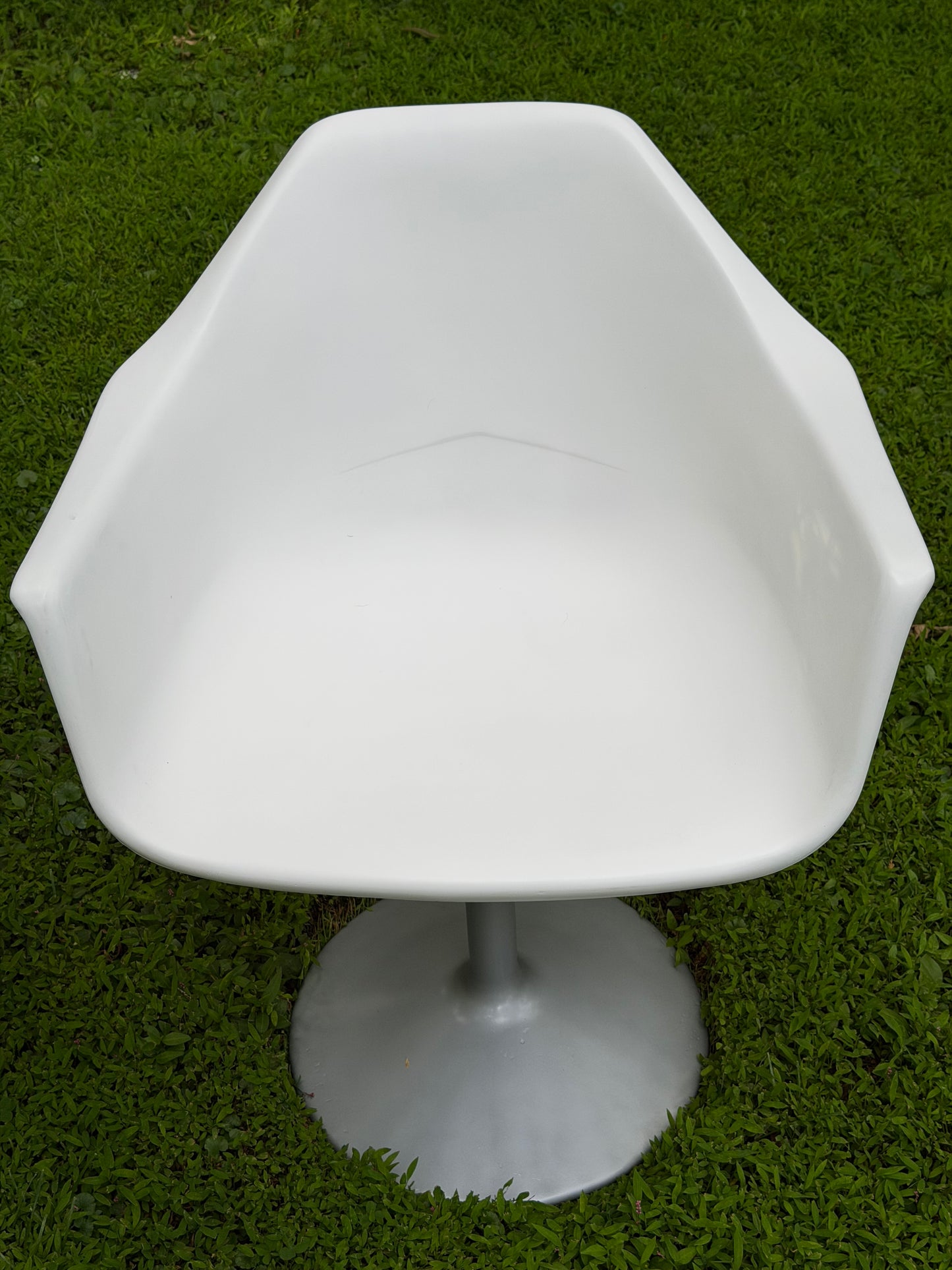 Pair of Vintage Eero Saarinen Style Swivel Tulip Chairs