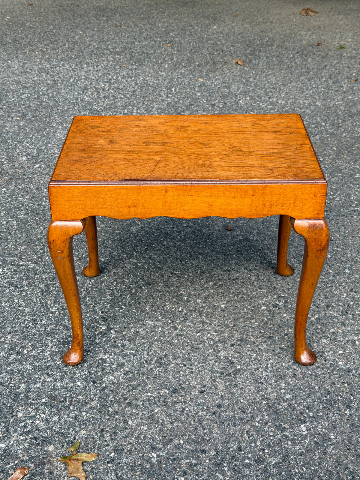 Queen Anne Low Accent Table – The Company of Master Craftsmen