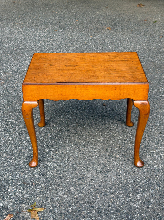 Queen Anne Low Accent Table – The Company of Master Craftsmen