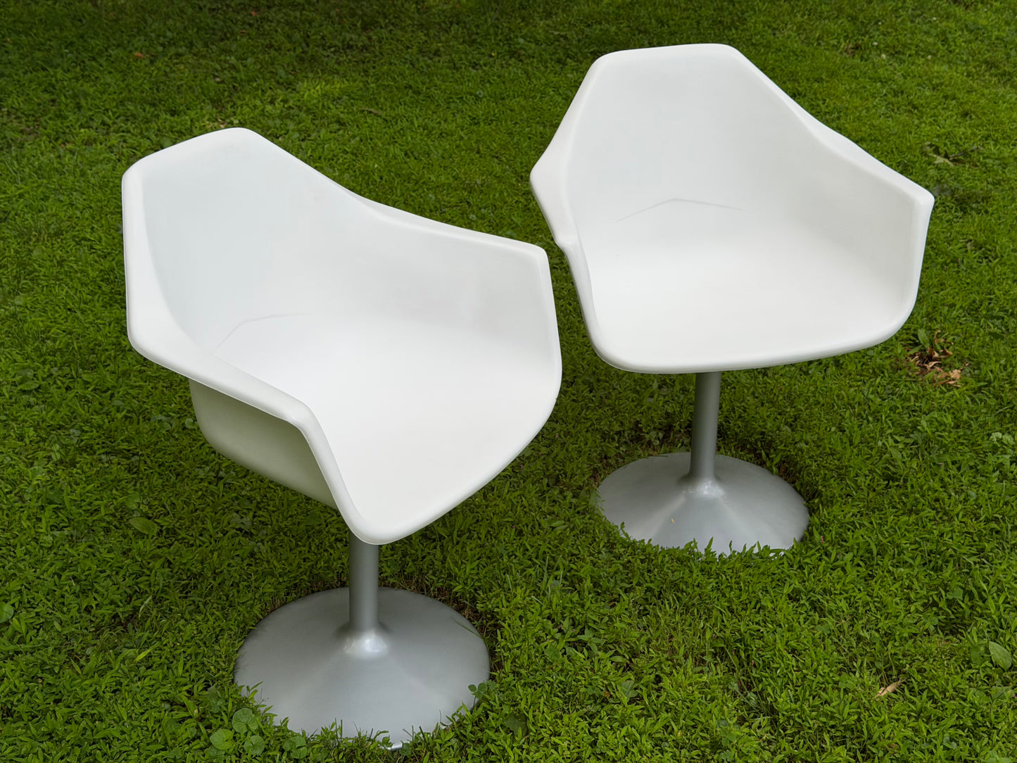 Pair of Vintage Eero Saarinen Style Swivel Tulip Chairs