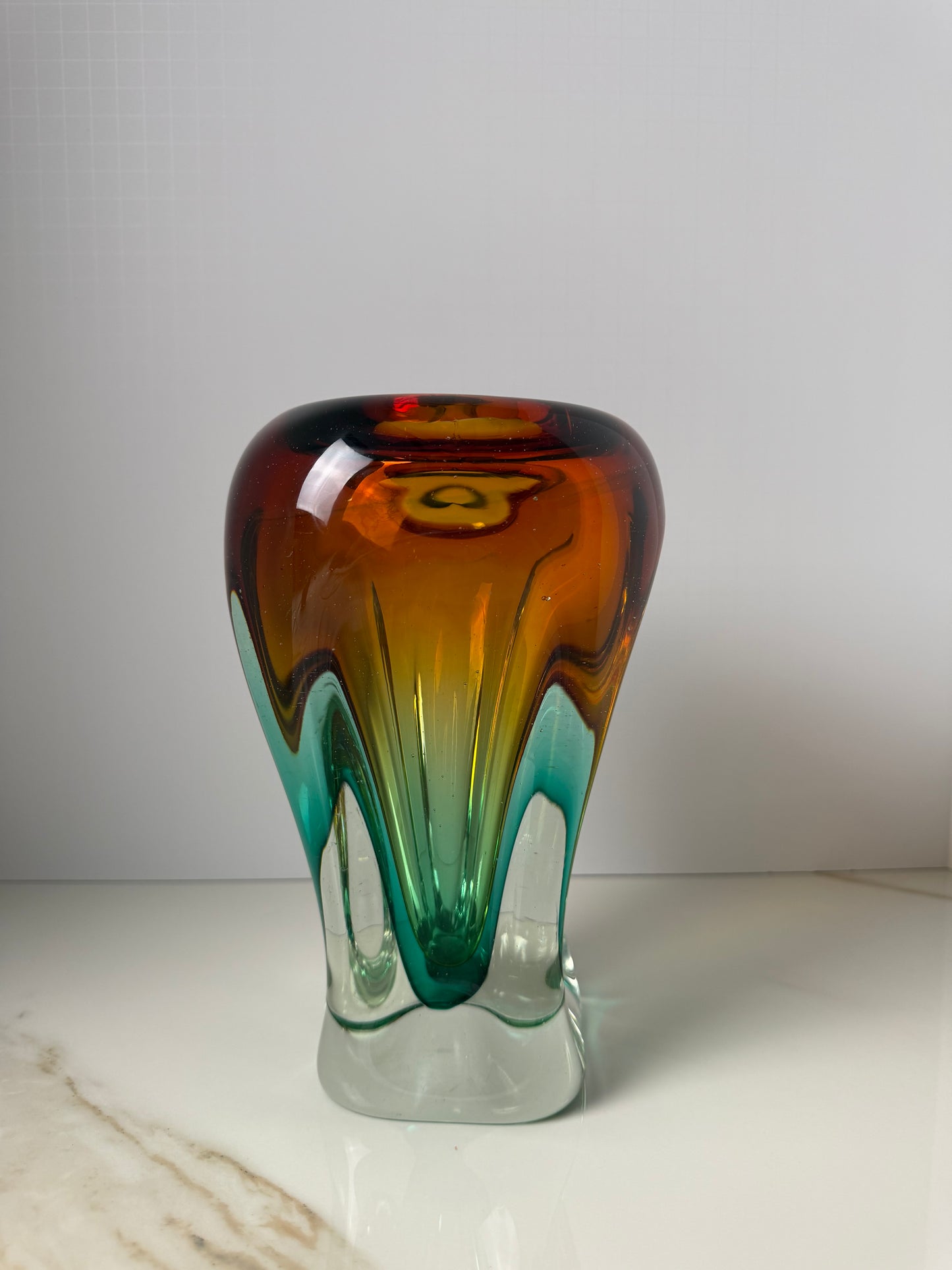 The Sommerso-Style Gradient Vase
