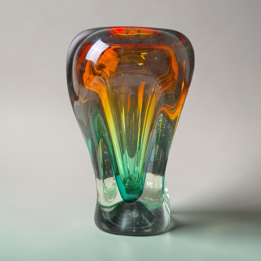 The Sommerso-Style Gradient Vase
